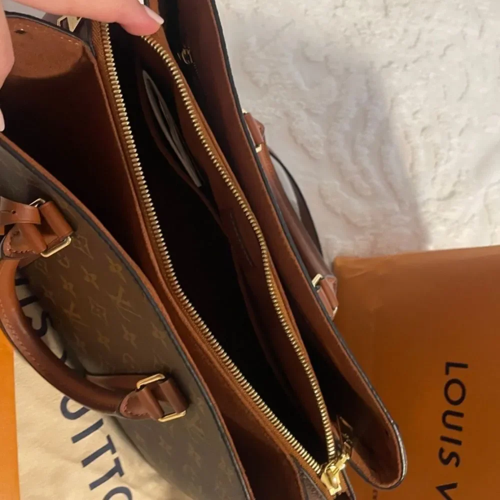 Louis Vuitton Soufflot MM - Picture 3 of 6